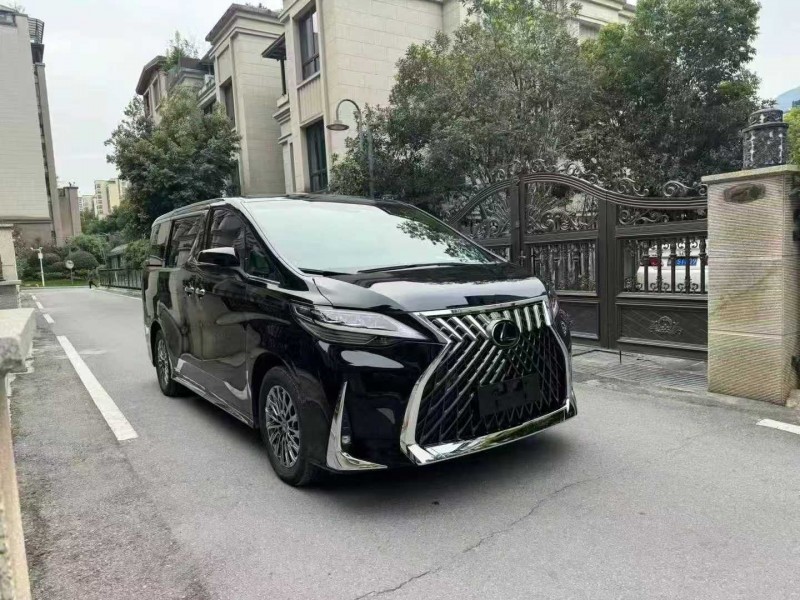 枣庄23年雷克萨斯LM300H2