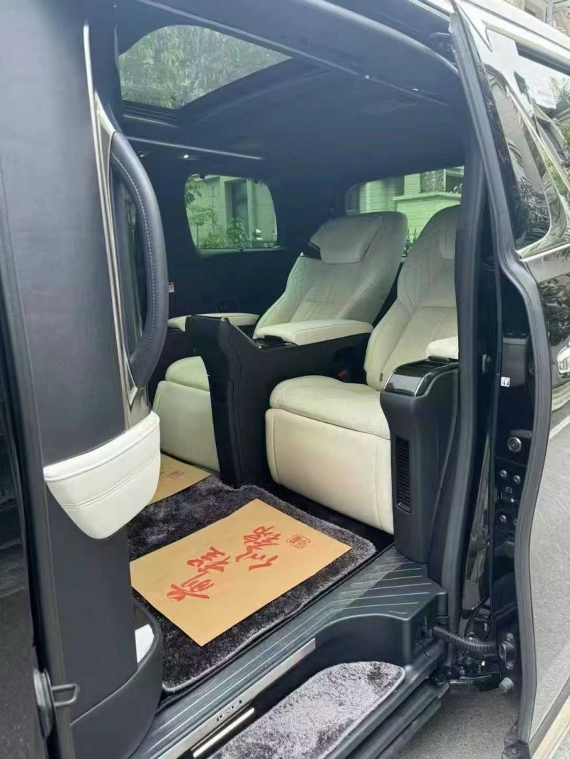 枣庄23年雷克萨斯LM300H4