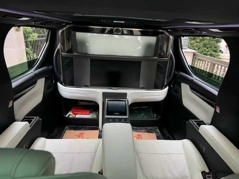 枣庄23年雷克萨斯LM300H6