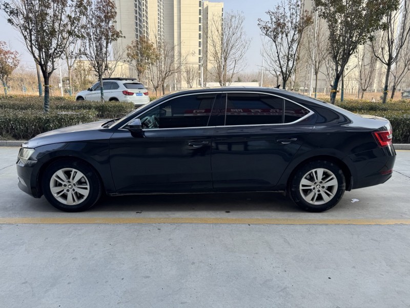 济宁17年斯柯达速派8