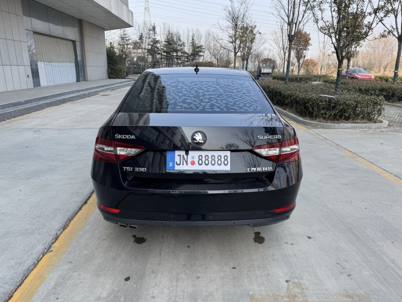 济宁17年斯柯达速派9