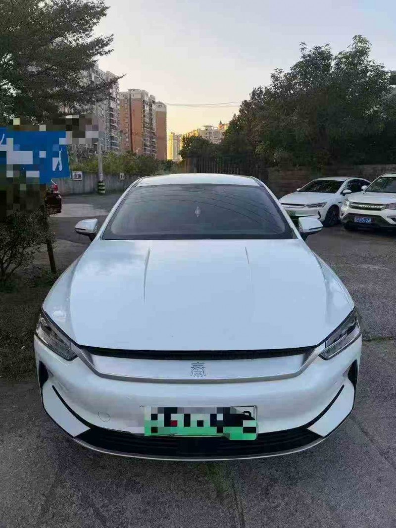 防城港23年比亚迪秦1