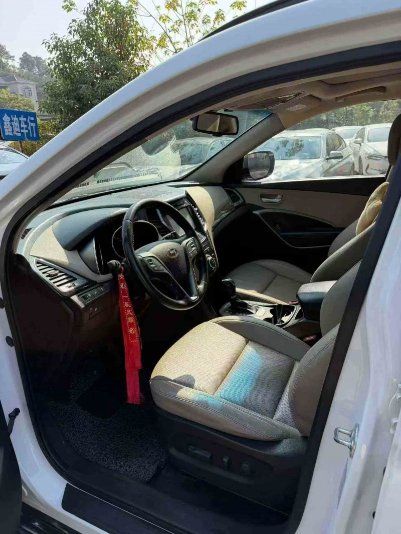 钦州16年现代新胜达3