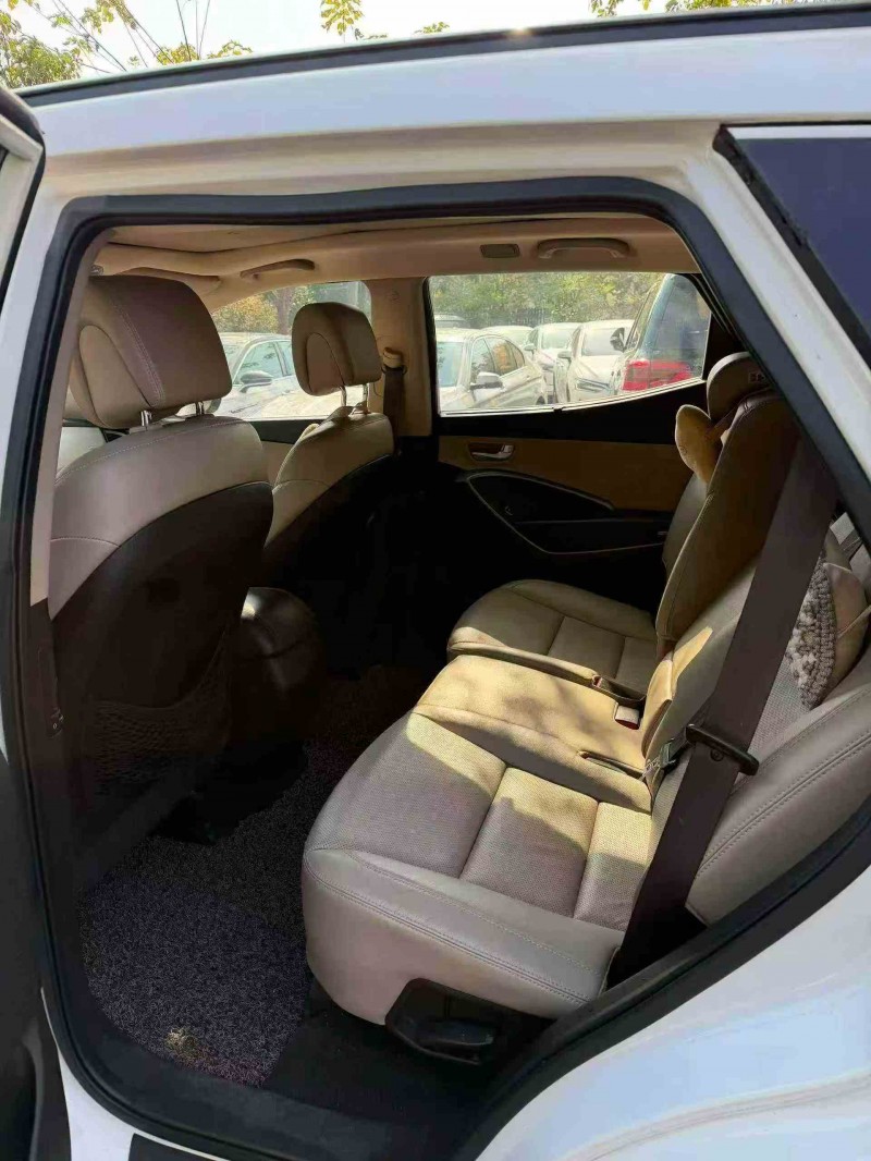 钦州16年现代新胜达4