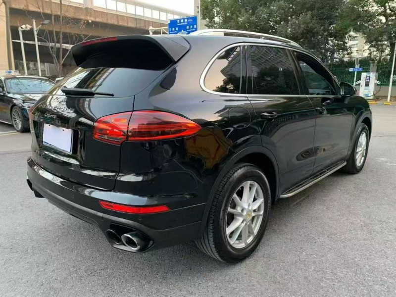 长沙17年保时捷卡宴4