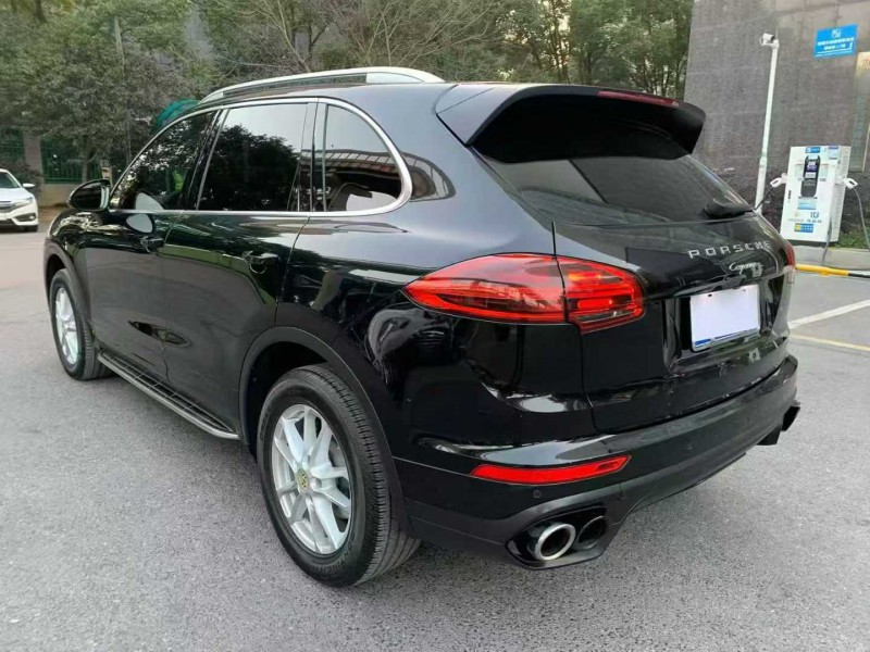 长沙17年保时捷卡宴6