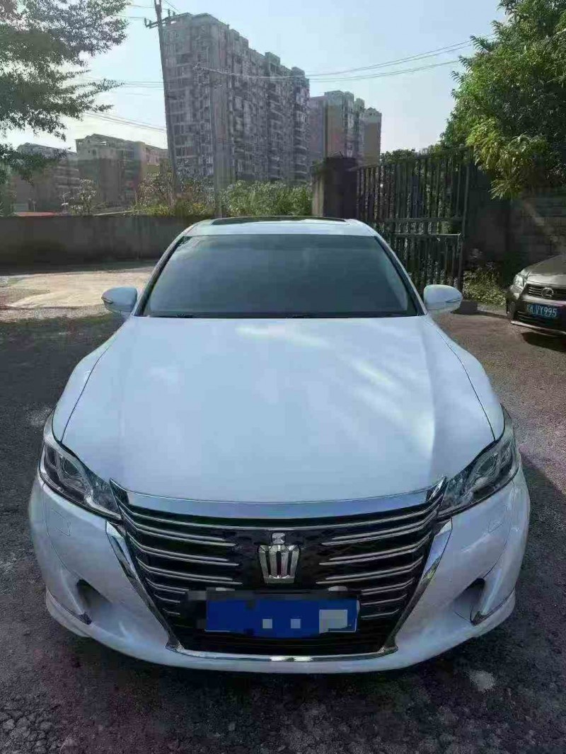 梧州16年丰田皇冠1