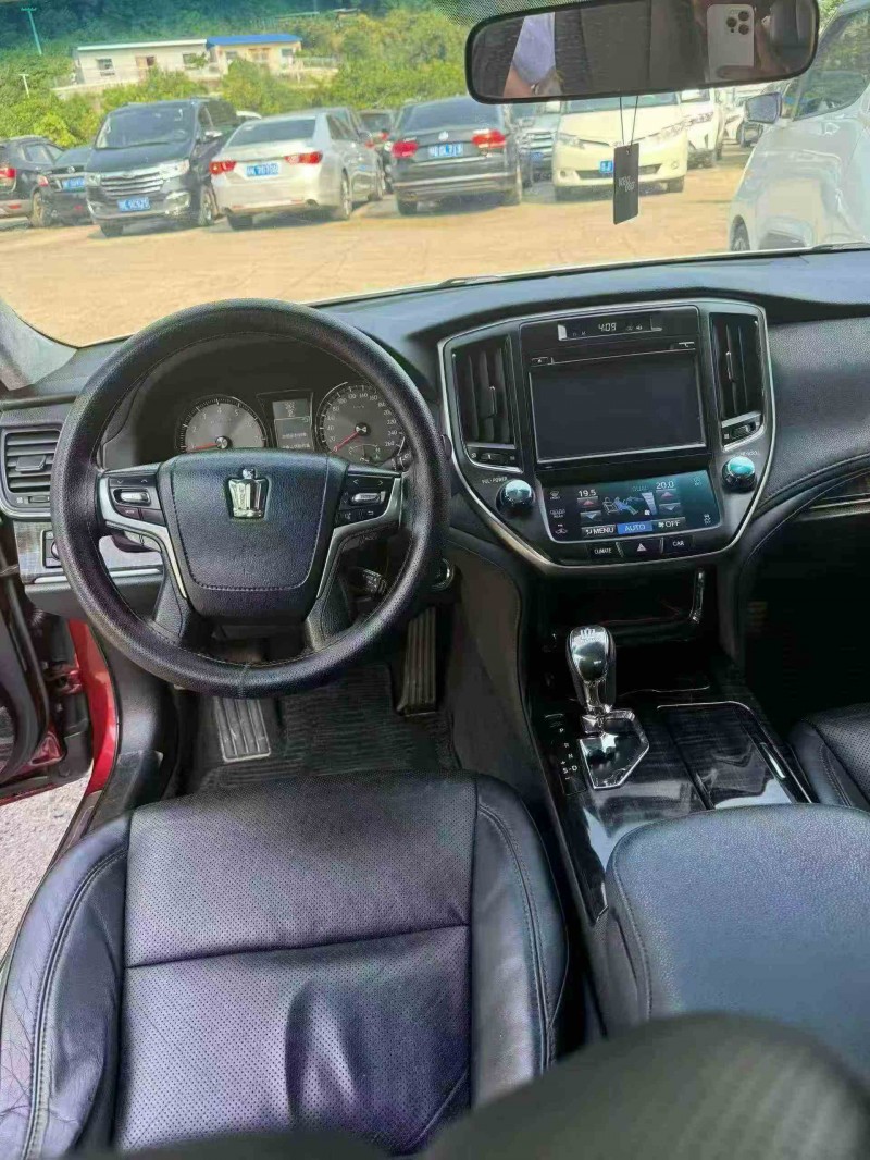 梧州16年丰田皇冠4