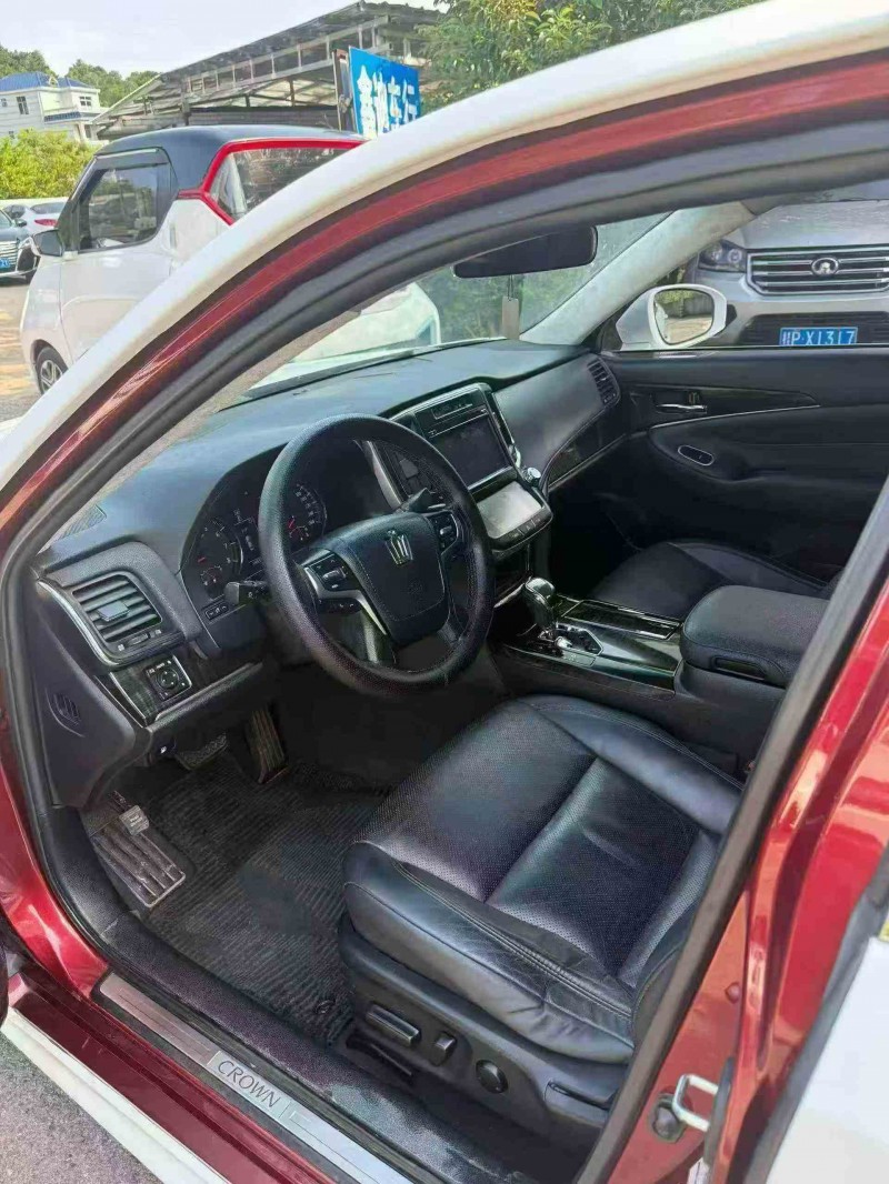 梧州16年丰田皇冠5