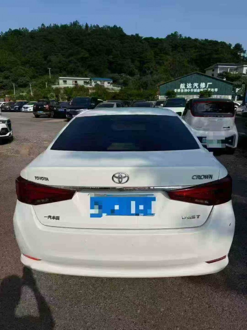 梧州16年丰田皇冠6