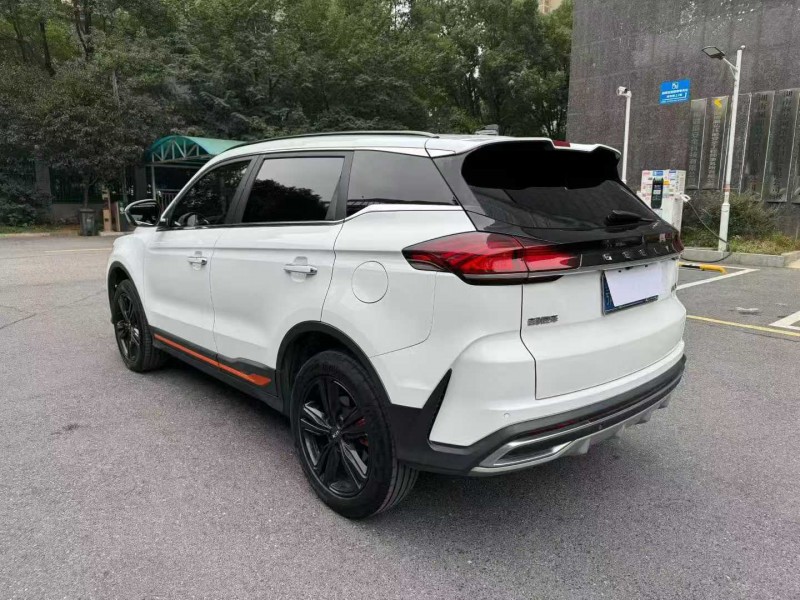 长沙21年吉利博越3