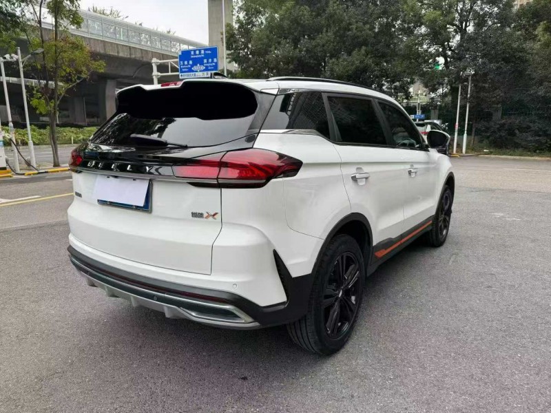 长沙21年吉利博越5