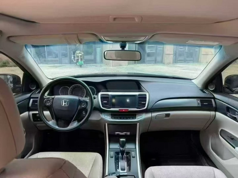 海口15年本田雅阁4