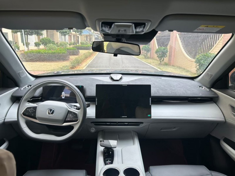 深圳25年长安汽车UNI4