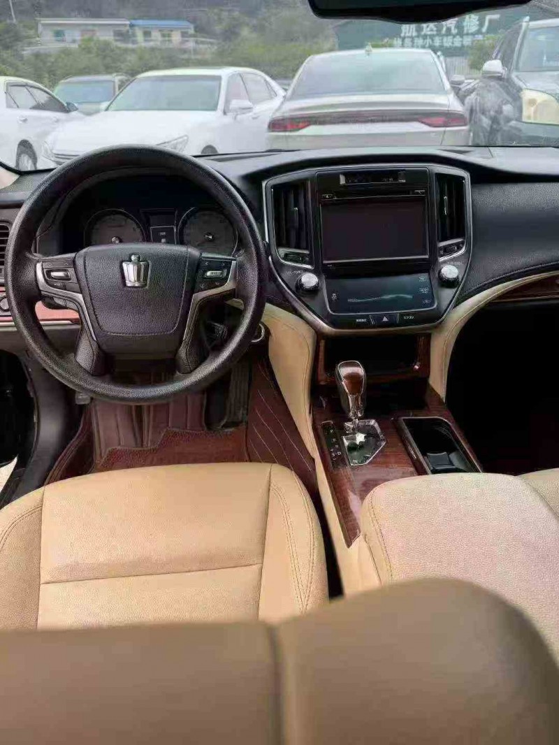 梧州18年丰田皇冠4