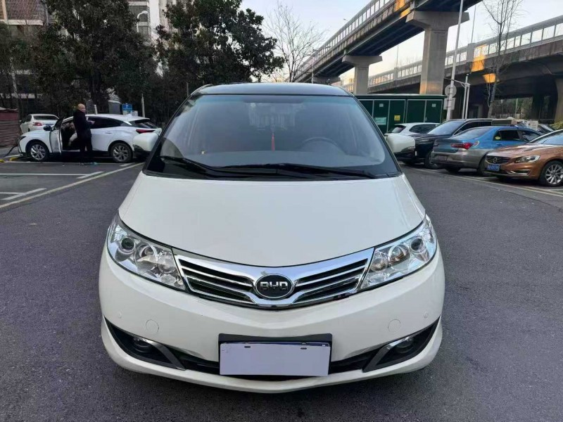 长沙17年比亚迪M61