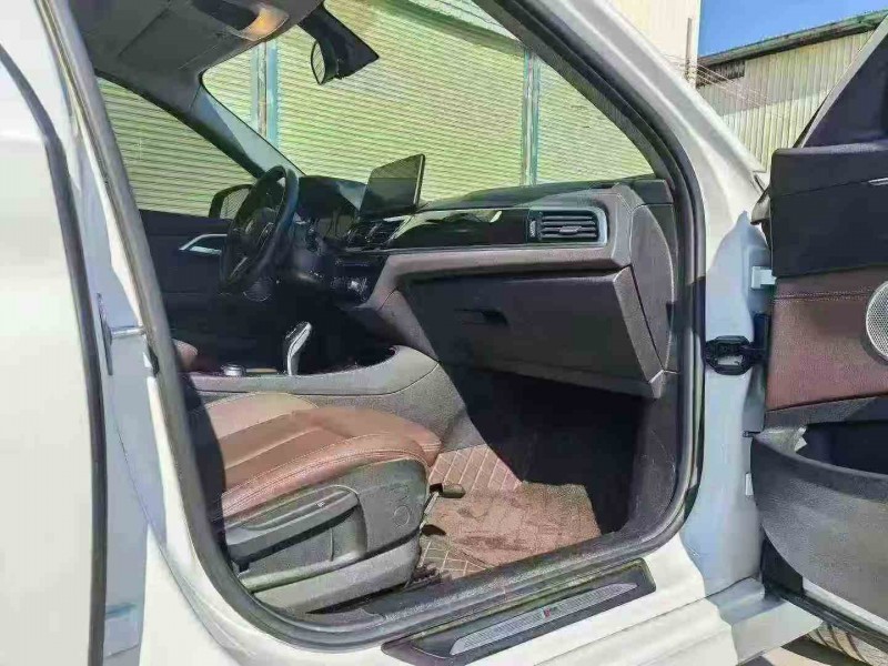 北海23年宝马1系6