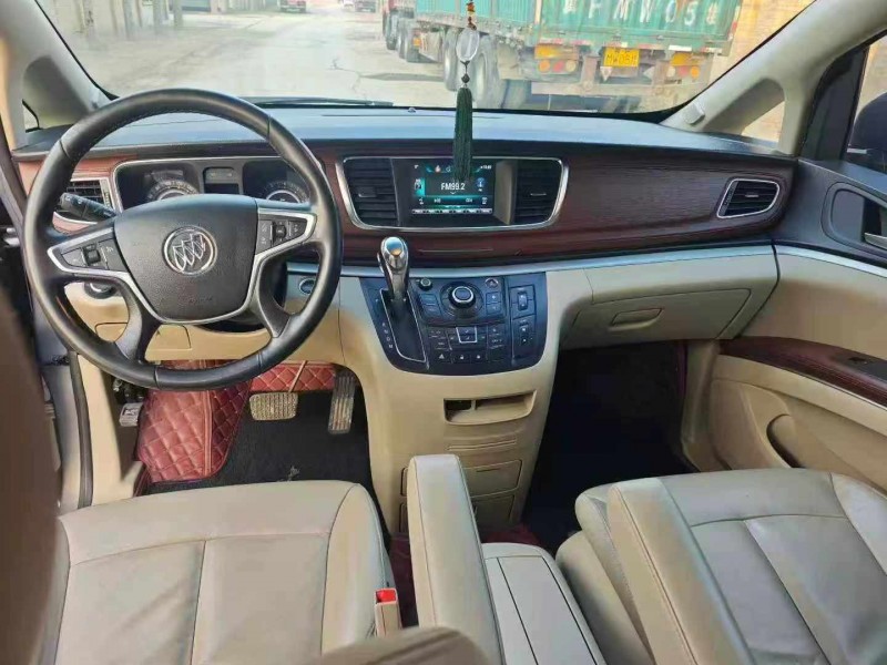 保定19年别克GL85