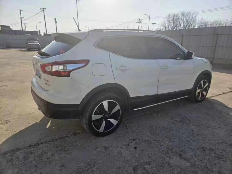 保定18年日产逍客8