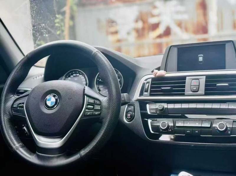 青岛19年宝马1系2