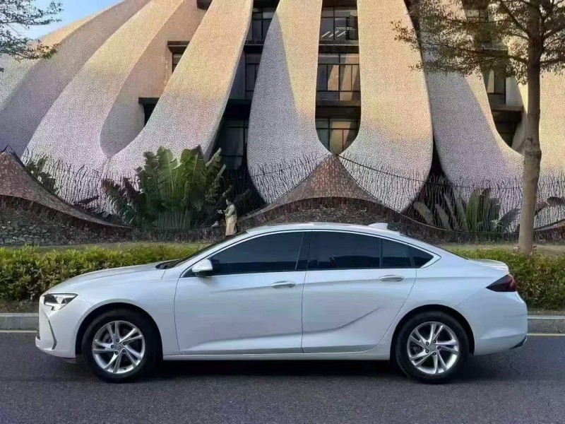 深圳24年别克君威8