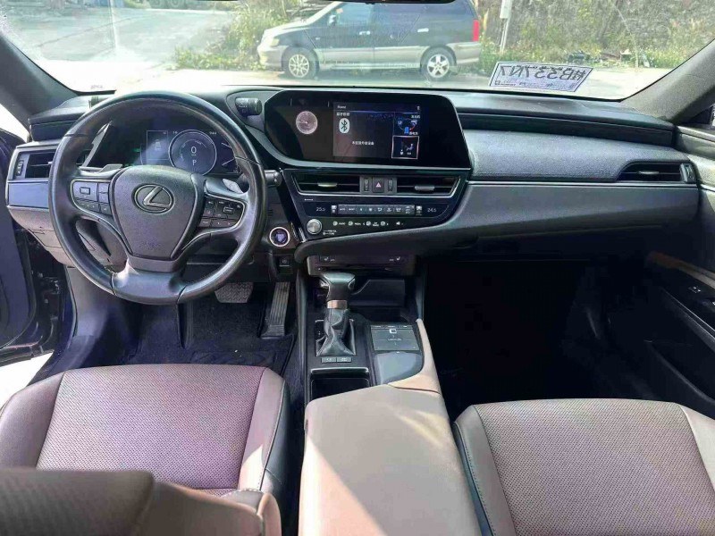 贵港22年雷克萨斯ES5