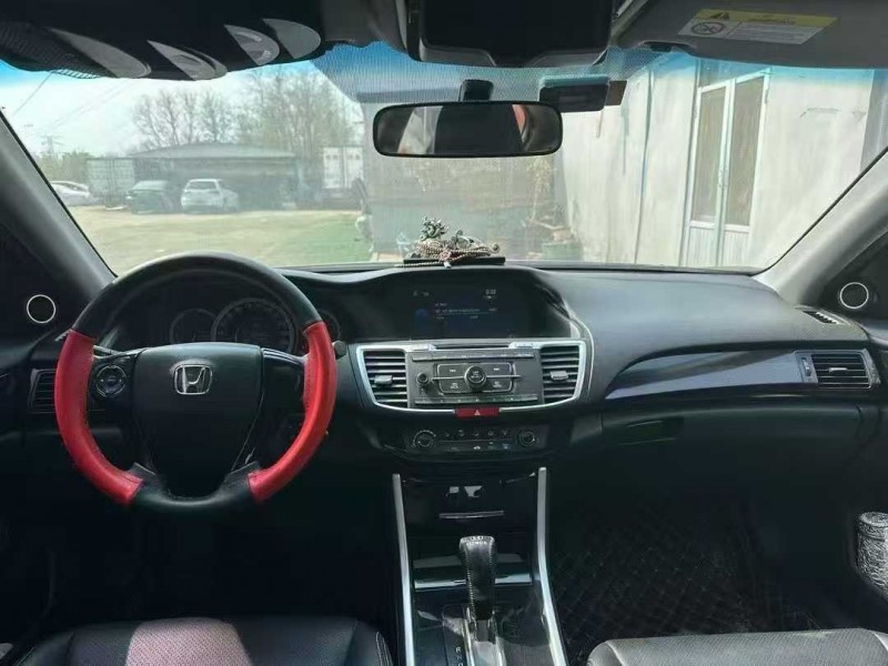 青岛18年本田雅阁4