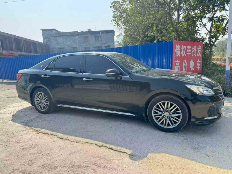 贵港17年丰田皇冠3