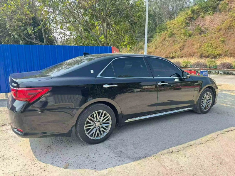 贵港17年丰田皇冠7