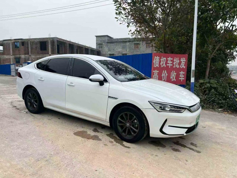 防城港23年比亚迪秦2