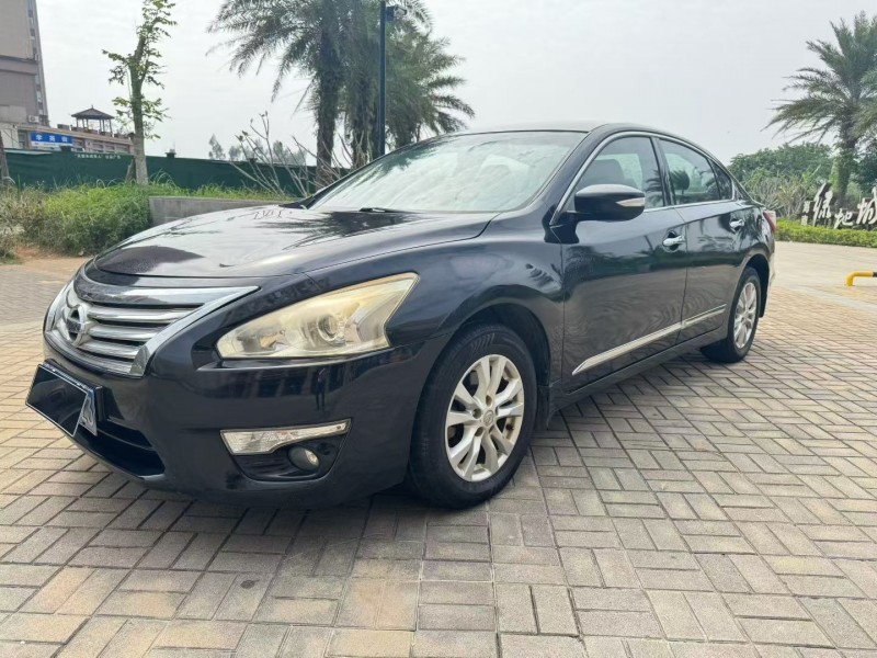 海口15年日产天籁3