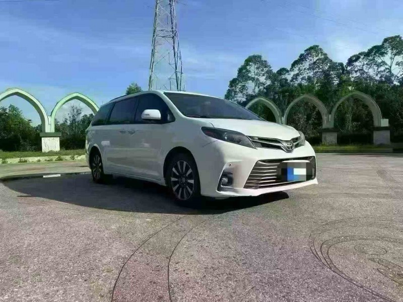 北海17年丰田塞纳2