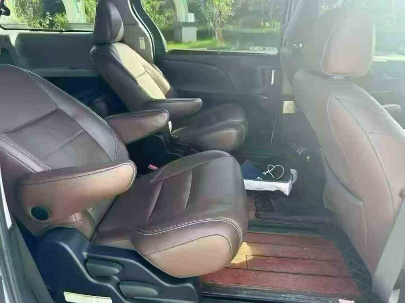 北海17年丰田塞纳5