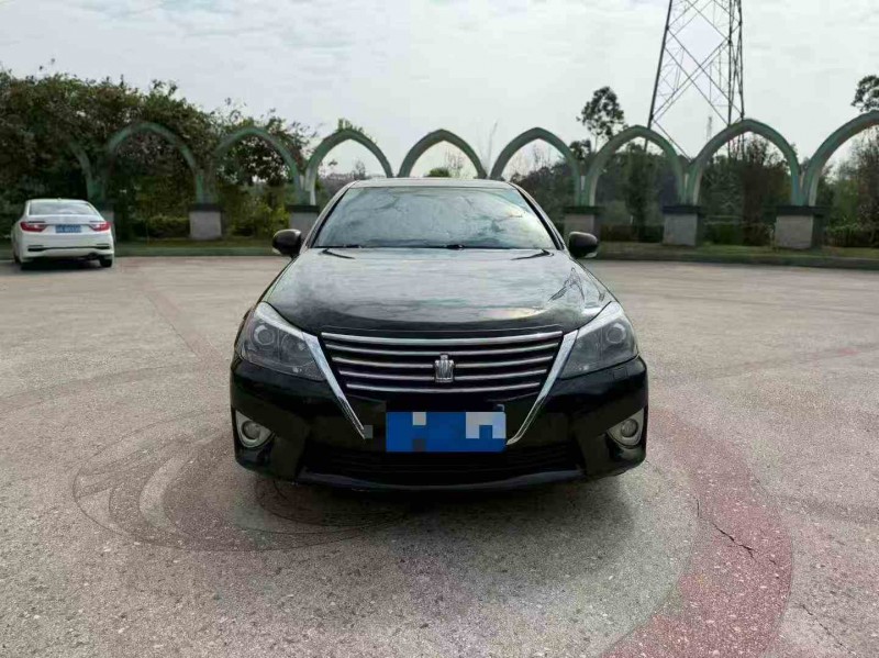 梧州13年丰田皇冠1