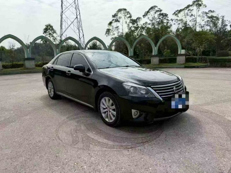 梧州13年丰田皇冠2