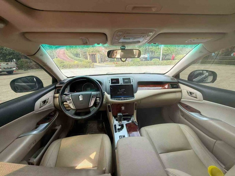 梧州13年丰田皇冠5