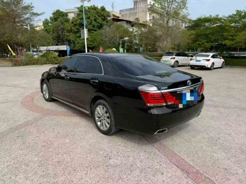 梧州13年丰田皇冠6