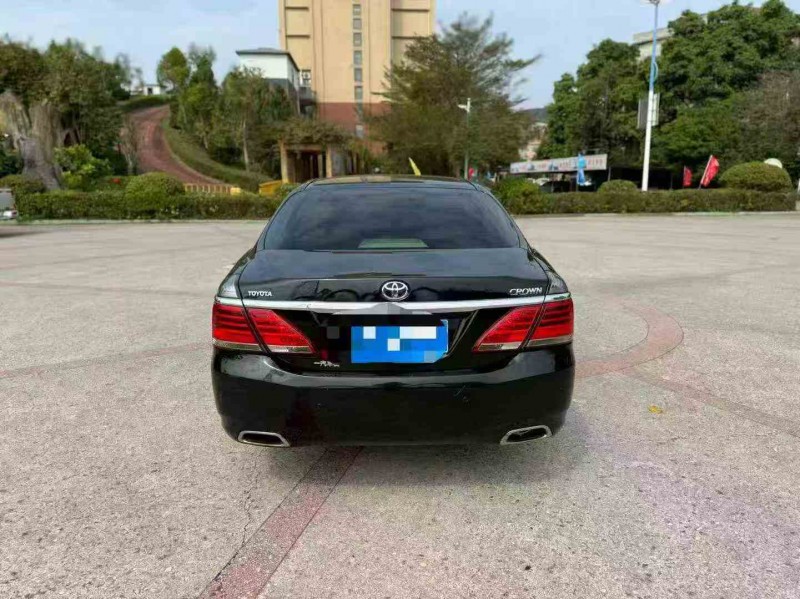 梧州13年丰田皇冠8