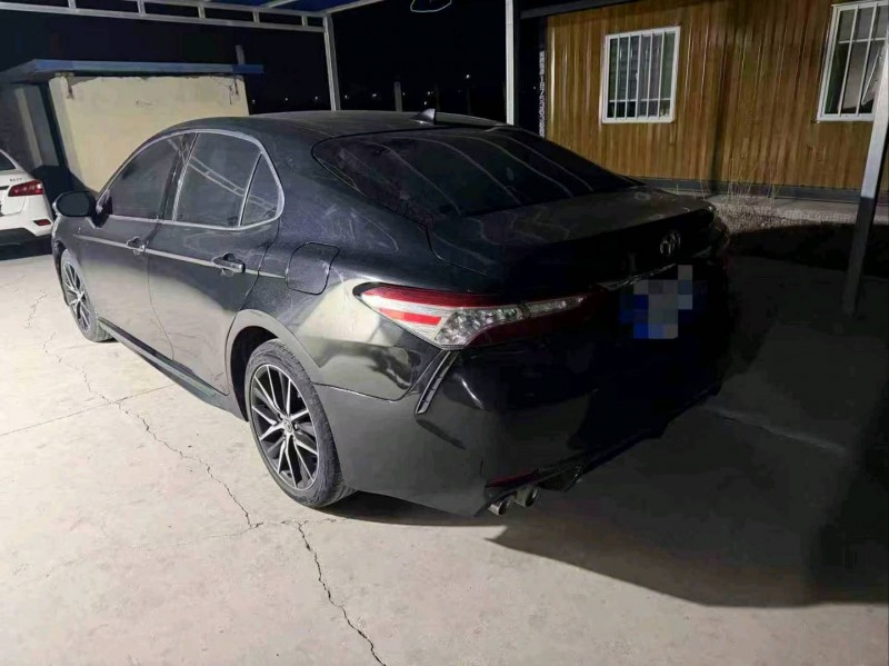 济宁22年丰田凯美瑞8