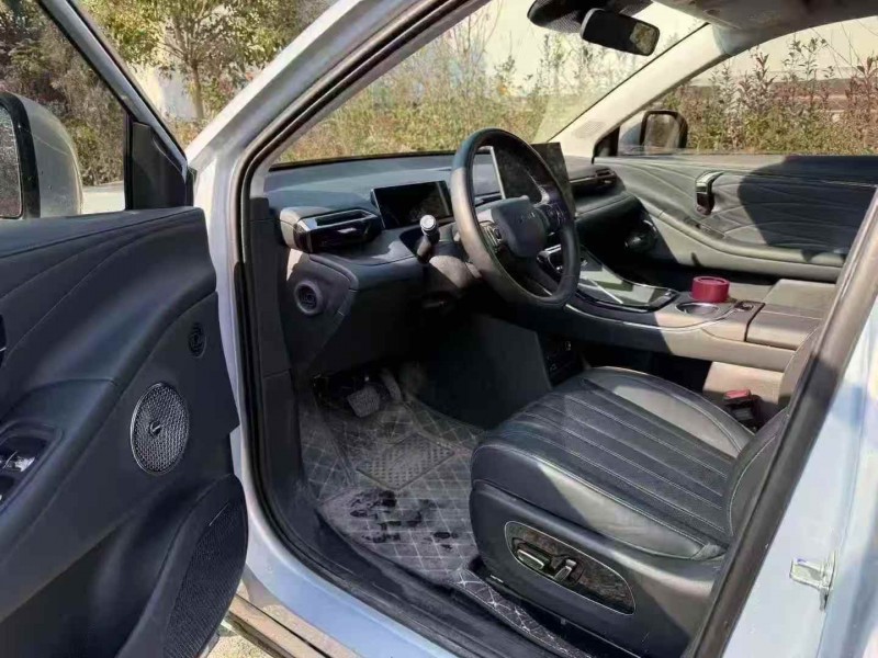 荆州25年传祺埃安V6