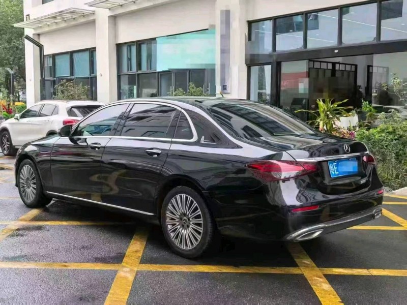 广州21年奔驰E8