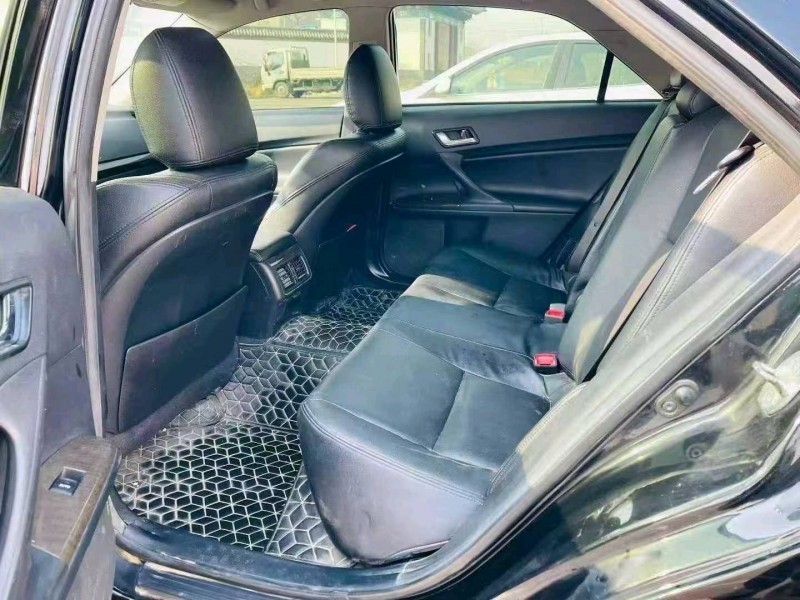 潍坊16年丰田锐志7