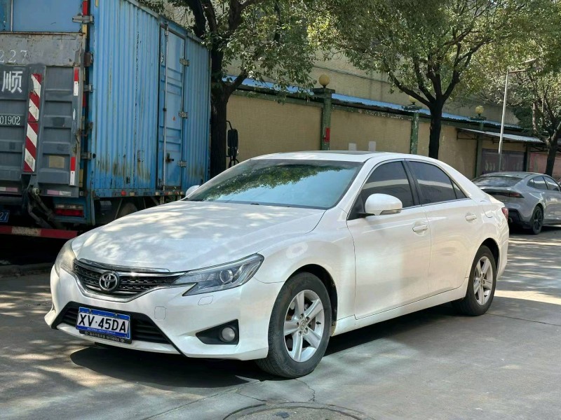 中山14年丰田锐志2