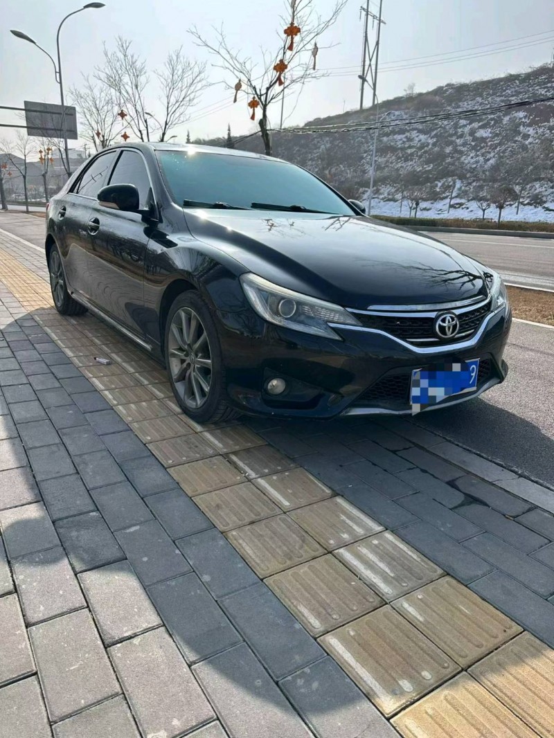 临沂14年丰田锐志2