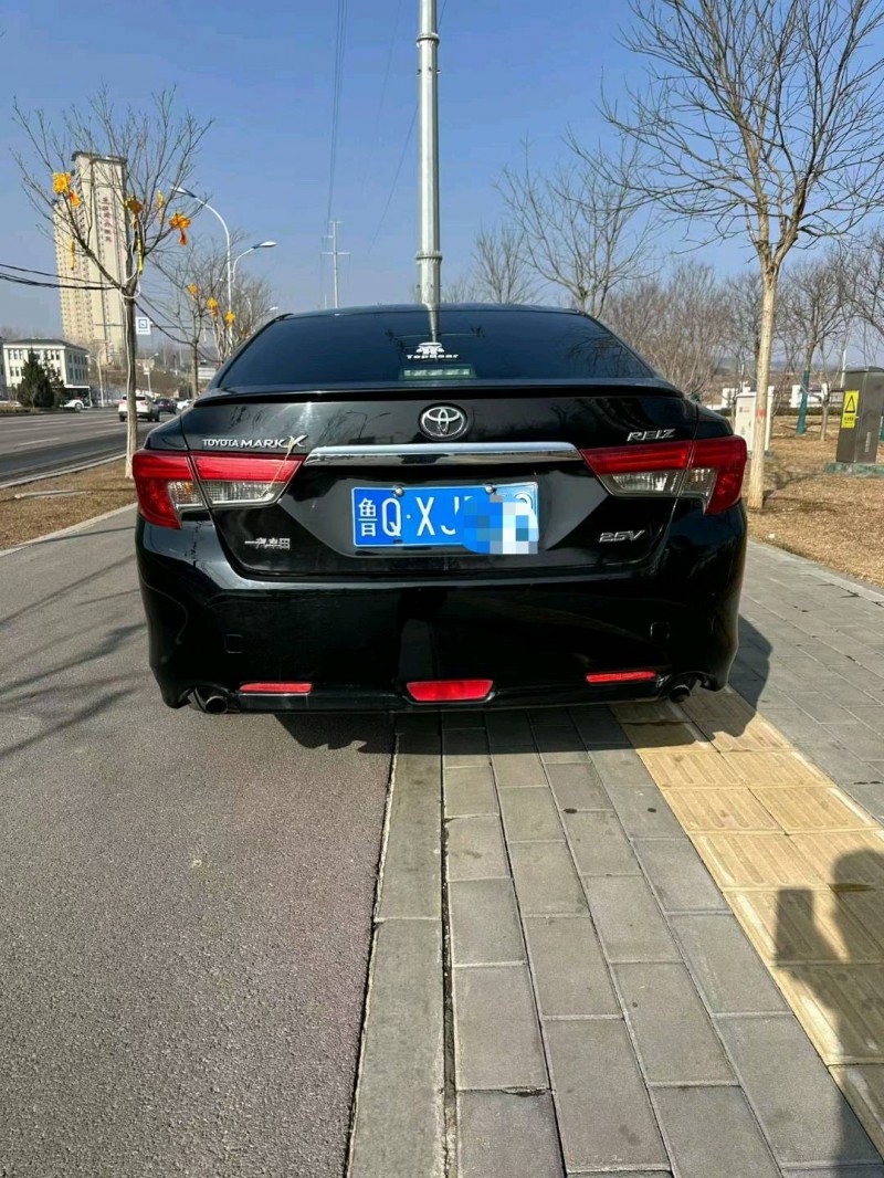 临沂14年丰田锐志4