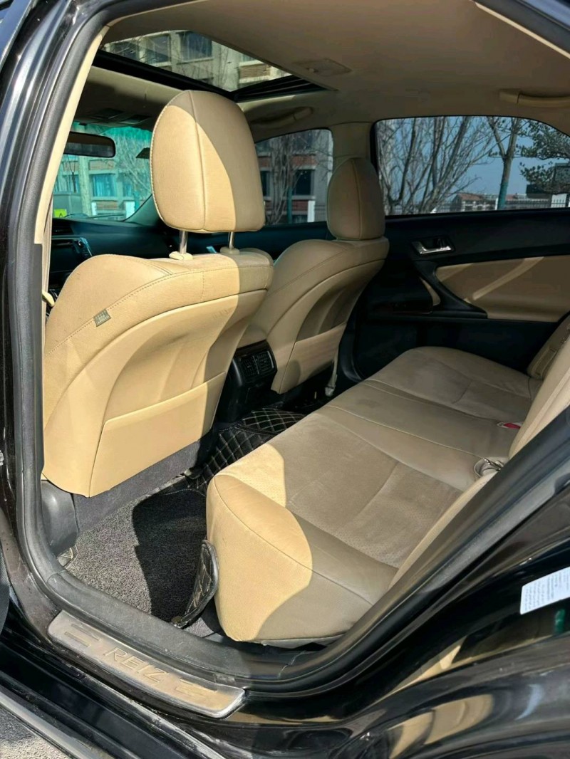 临沂14年丰田锐志5