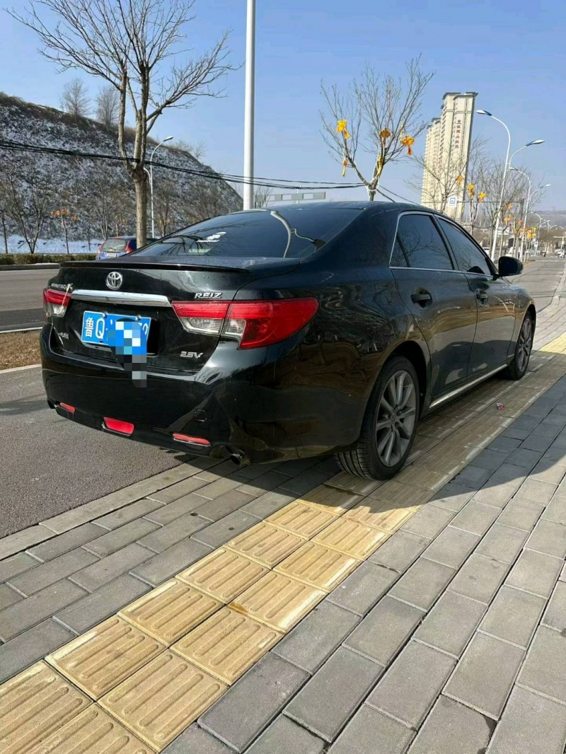 临沂14年丰田锐志6