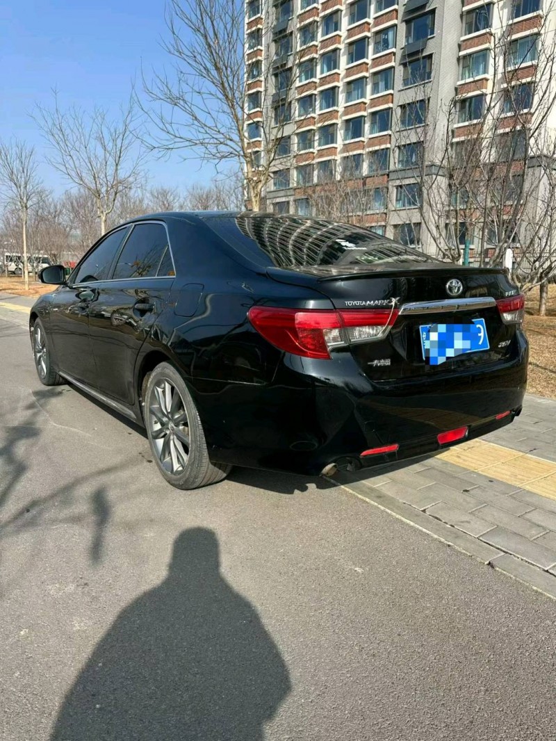 临沂14年丰田锐志7