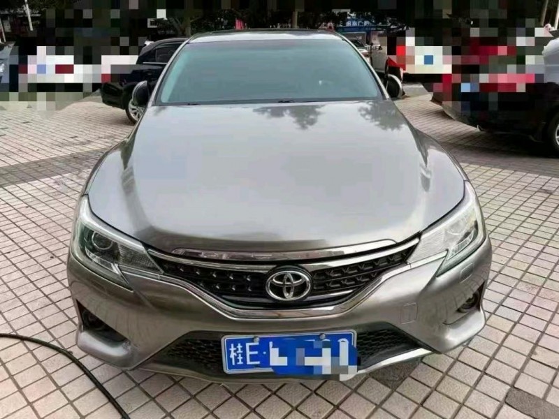 南宁13年丰田锐志1