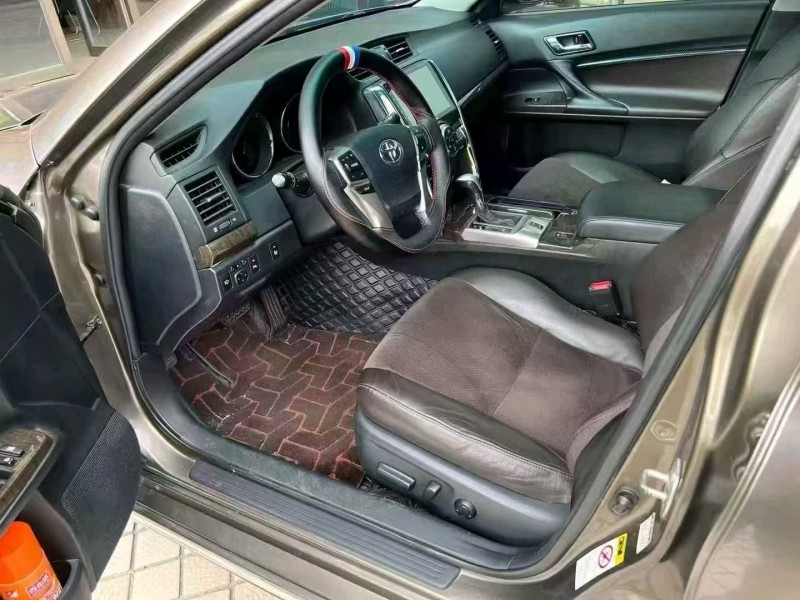 南宁13年丰田锐志4